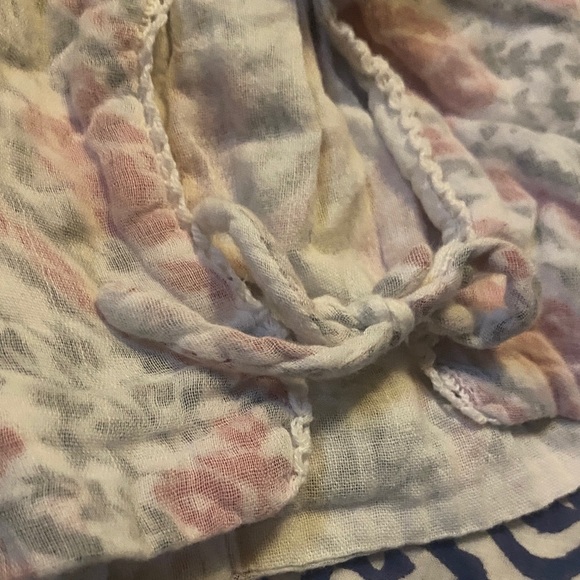 Muslin cotton Floral Patterned Baby bonnet Hat 0-3 mo - Picture 2 of 5